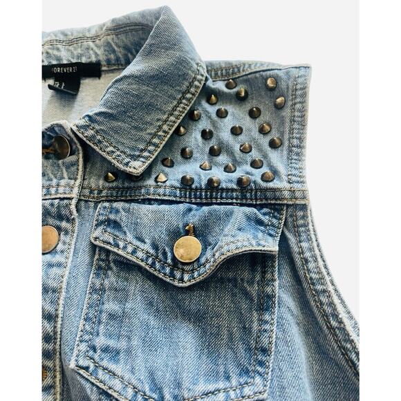 Forever 21 Women’s Large Embellished Distressed Light Wash Denim Vest - Picture 4 of 12
